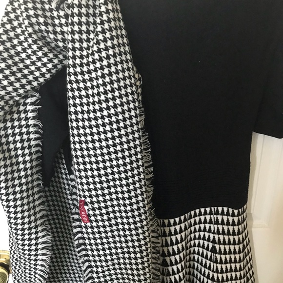 Sweater Dress with scarf - Picture 4 of 6